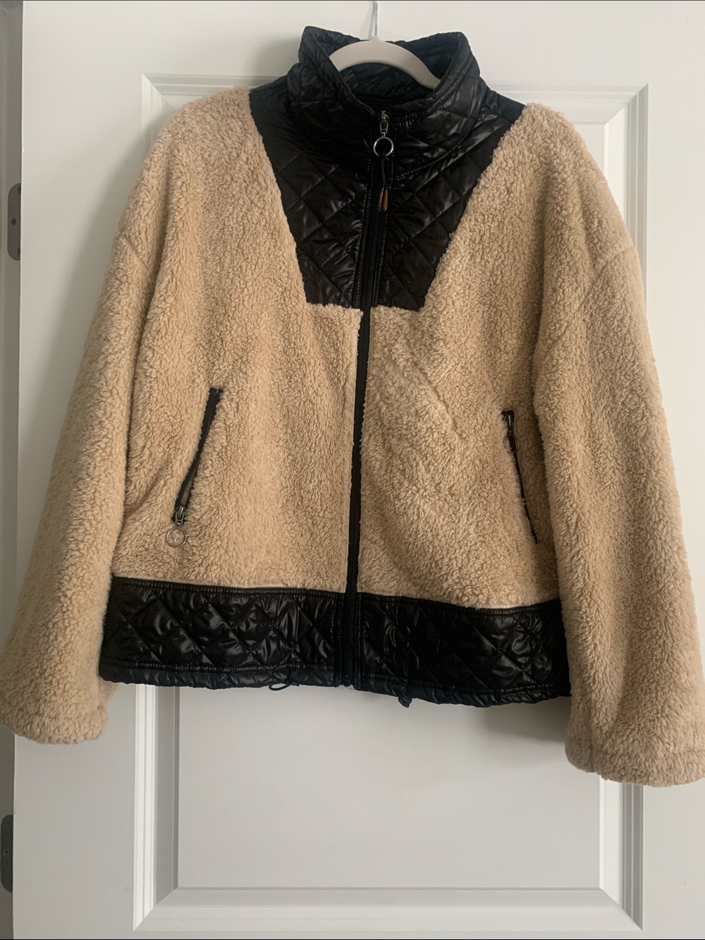 Teddy Sherpa Jacket with Quilted Black Trim - Beige/Black